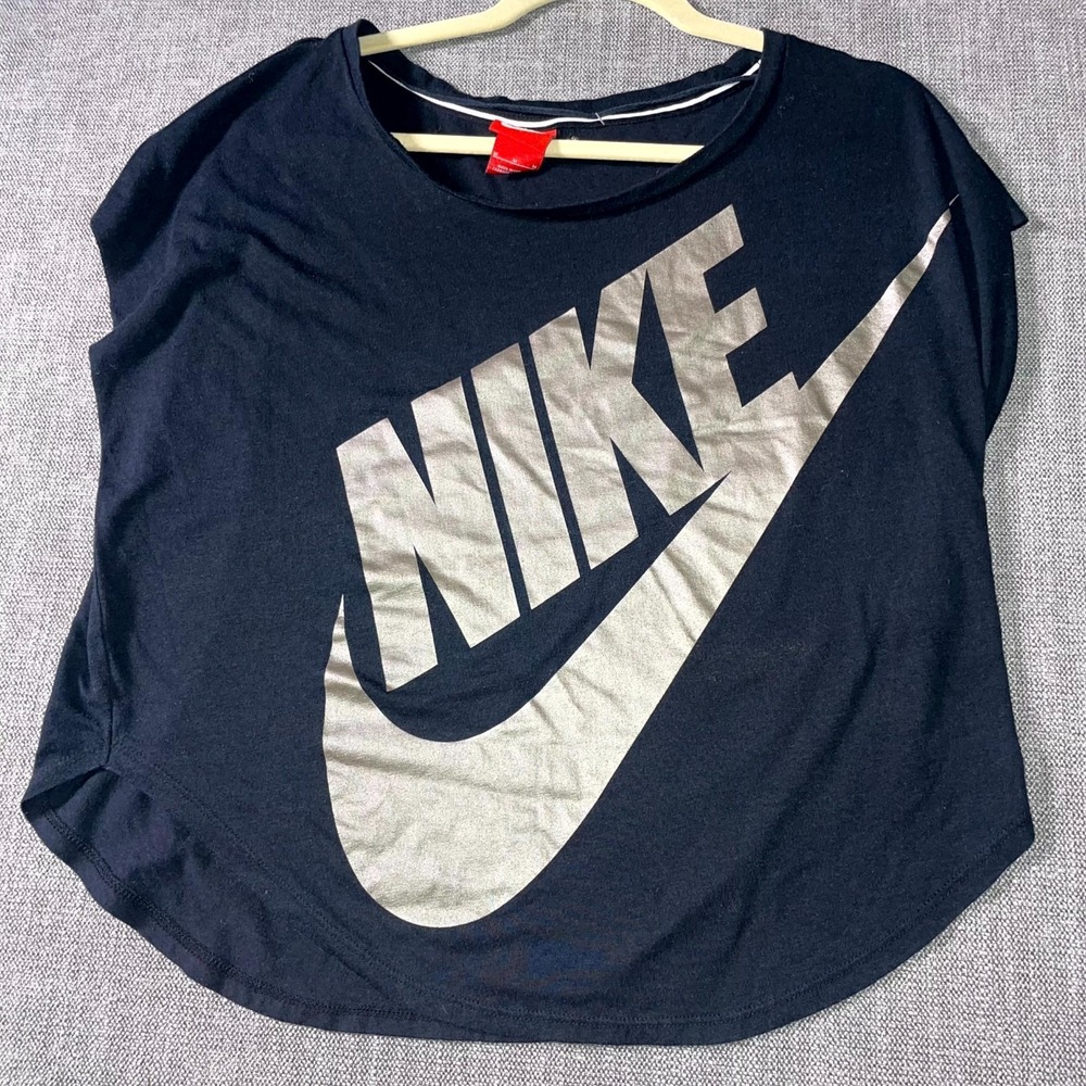 Nike T-Shirt Womens Medium Black Spell Out Logo Curved Hem Round Neck Pullover